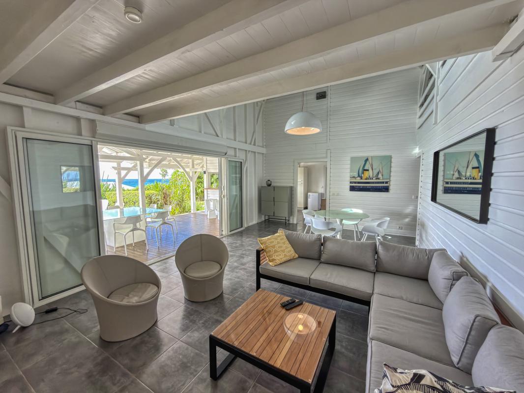 15.Location Villa piscine vue mer Sainte Anne Guadeloupe_Salon vue mer